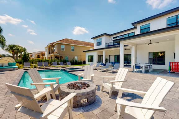 W415E - The Modern Chic Mansion